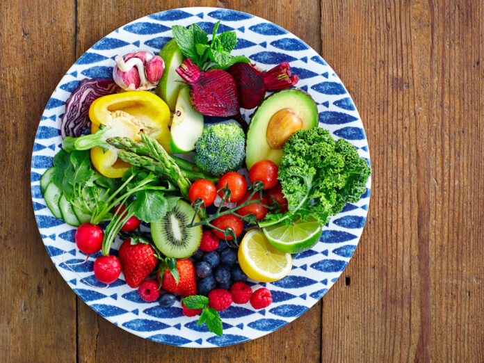 Raw Food Diet Benefits and Tips for Beginners